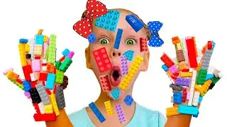 Ястася и папа играют в конструктор Лего | Lego hands