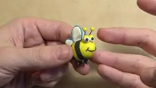 Пчела мультяшная из пластилина. Как слепить пчелу.
