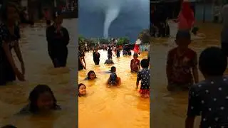 A destructive tornado terrifies the people of China!