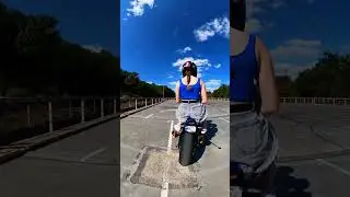 Попросила привезти ее в укромное место, чтобы переодеться