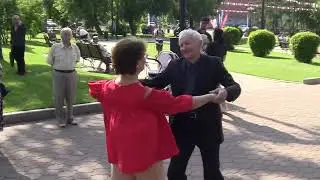 Танцевальный вечер «Воскресный бульвар» прошёл 18 июня 2023 года в сквере имени Кирова в Иркутске