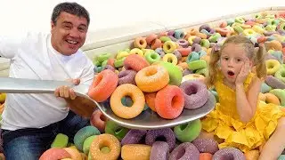 Stacy und Papa im Museum für ungewöhnliche helle Objekte