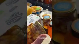 Я люблю сочетание меда с брынзой и грецкими орехами - это очень вкусно!