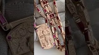 Золотой православный жетон на цепочке с драгоценными камнями
