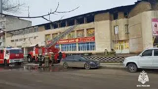 В Крыму из горящего ТЦ спасли 15 человек