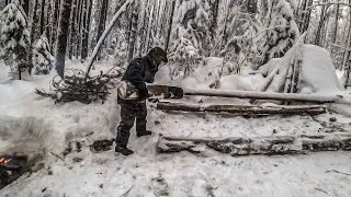 СТРОЮ ХИЖИНУ В СУГРОБЕ!! Завалило стройку! Запеченная картошка в беконе!