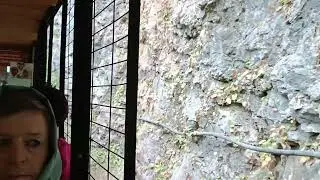 Едем на паровозике по Гуамскому ущелью. 