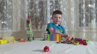 Строим из кубиков укрытия для свинок из Angry Birds