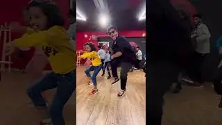 srk new move with Group #vandhaedam Song #Jawan #shahrukh_khan #dance #ytviral #ytshort #statusvideo