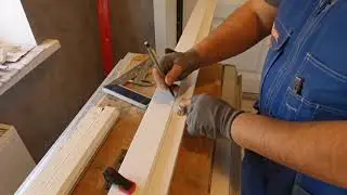 Смотрите как врезать ответную часть магнитного механизма в стойку.