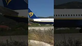 Ryanair B737 up close Sandstorm jetblast departure from Skiathos!! #aviation #b737 #plane #jetblast