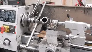 A simple thread die holder tailstock aligner for a metal lathe