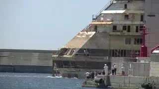 Costa Concordia chega a Gênova