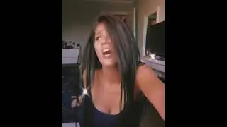 У девушки случился оргазм в прямом эфире. A girl had an orgasm on live television.