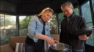 Ужин в беседке летним калифорнийским вечером