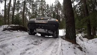 Renault Duster и Chevrolet Niva на лёгком бездорожье.