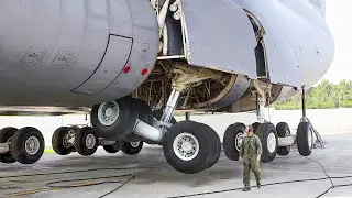 Repairing Landing Gear of US Air Force’s Largest Aircraft Ever Made